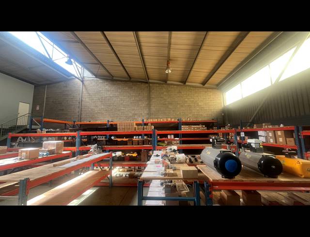 820M² WAREHOUSE TO LET IN SPARTAN